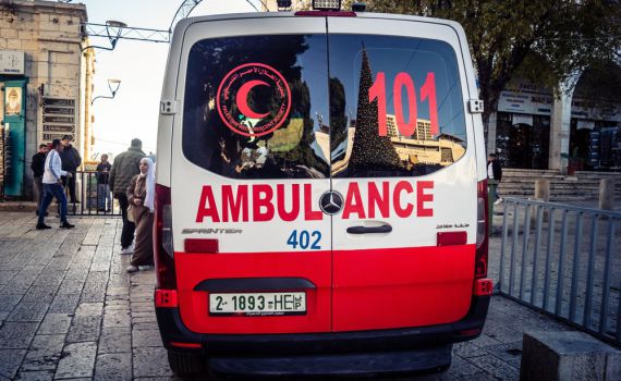 אנרכיסטים הסתננו באמבולנס כדי להגיע לחווה בהר חברון. צפו