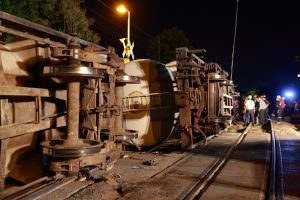 אסון בתאילנד: מנוף קרס על רכבת, לפחות 22 נהרגו