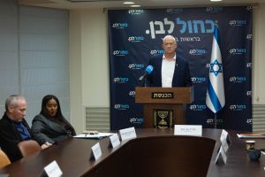 בגלל שלא הזמינו את יצחק עמית: כחול-לבן תחרים את מליאת הכנסת