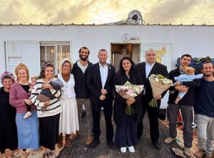 לראשונה: חברי הפרלמנט האירופי ביקרו בהתיישבות הצעירה