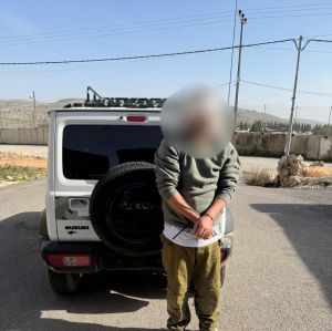כשהוא לובש מדי צה"ל: פלסטיני נעצר לאחר שנהג ברכב גנוב