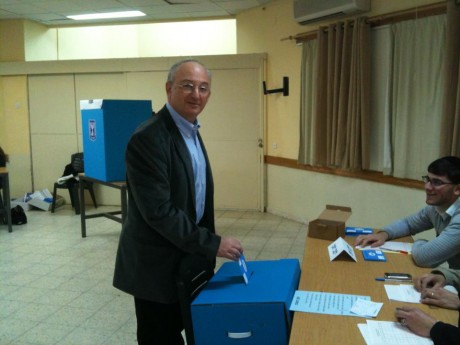 67632_596645530361269_1218817379_n