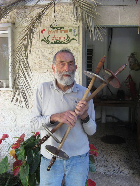 ראובן רוזנבלט עם עצי החיים