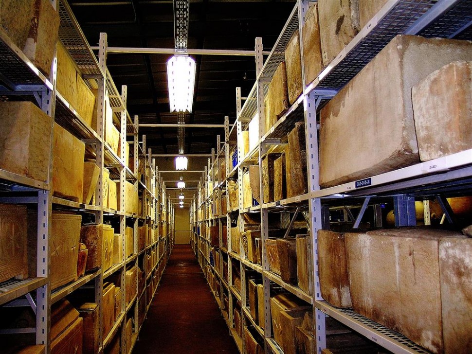 1-מחסני אוצרות המדינה (Medium)