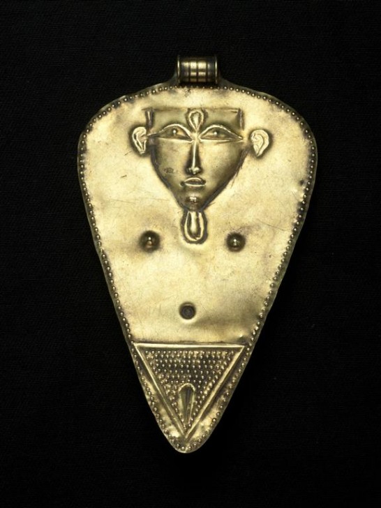 3.טיפת זהב מעוטרת בדמות אישה, תל אל- עג'ול, ברונזה תיכונה ב' - ברונזה מאוחרת, המאות ה- 15 וה-14 לפנהס B-קלרה עמית (Medium)