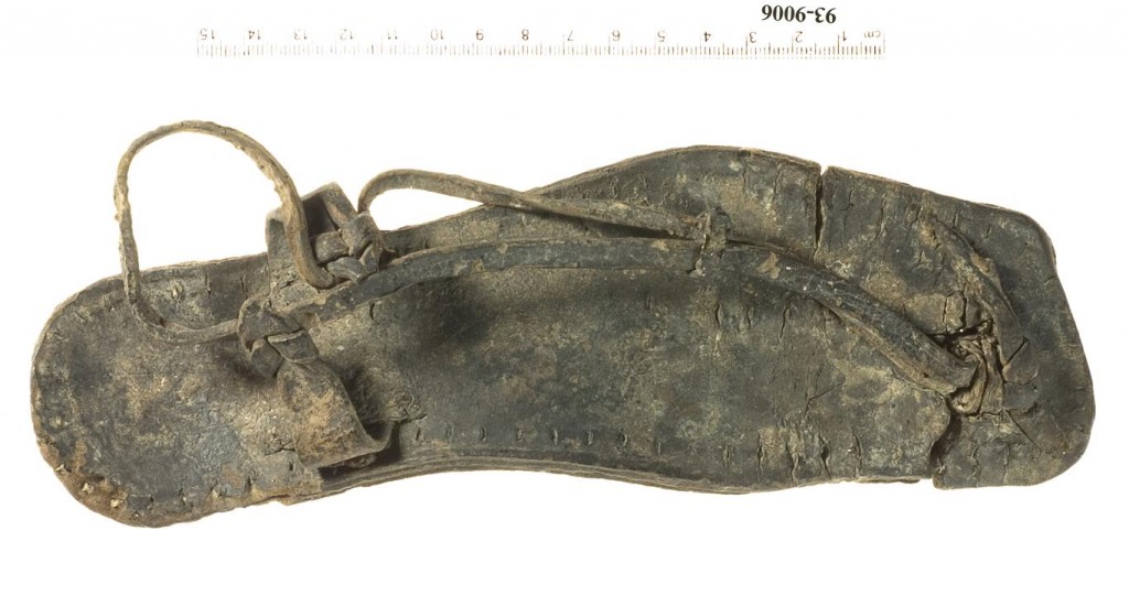 4.סנדל עור, תקופה רומית קדומה, מצדה B-1יעל יולוביץ (Medium)