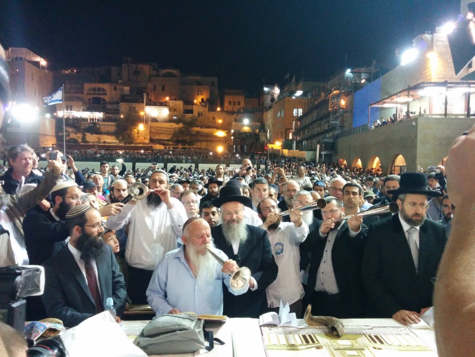 סליחות בכותל - צילום אביתר כהן