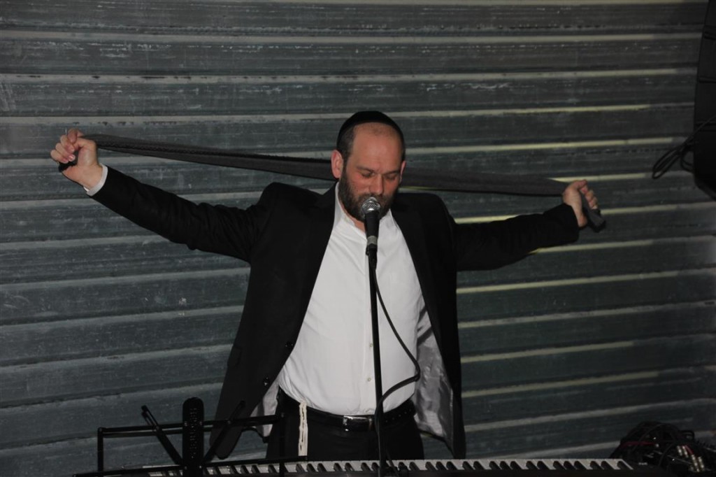 יונתן רזאל (Medium)