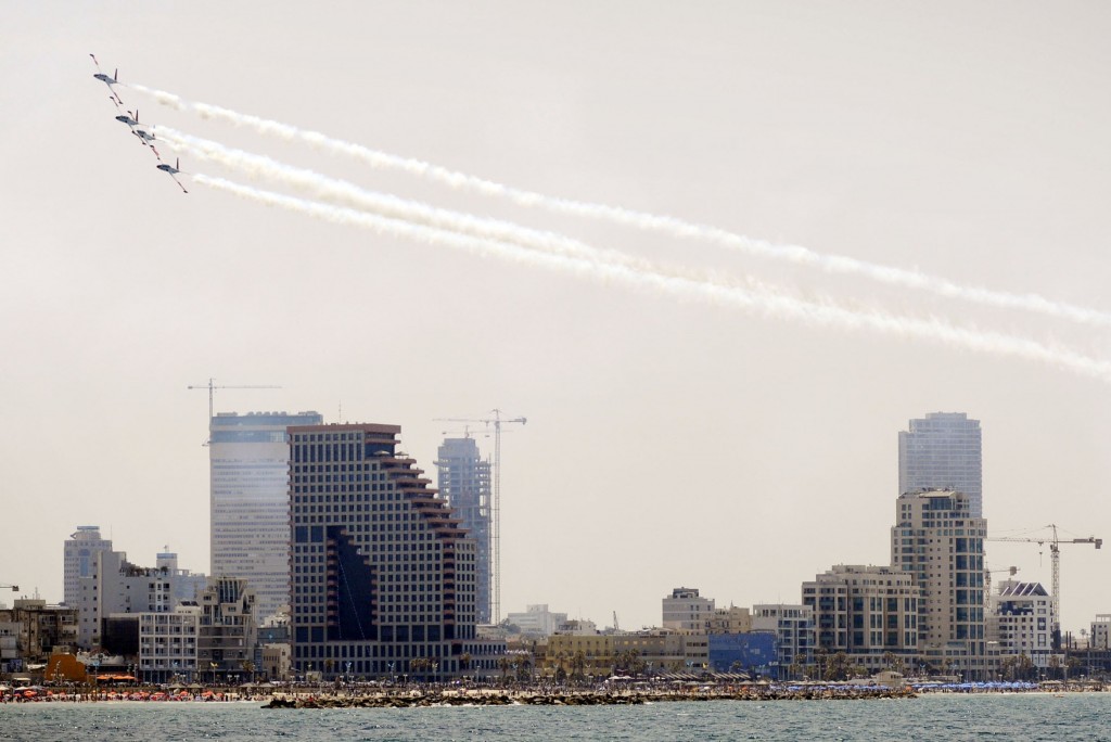 Airplanes on independence day