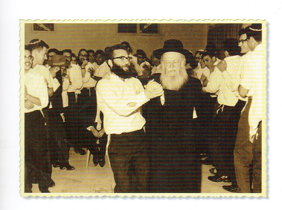 ריקוד מצוה בחתונה של תלמיד01042015