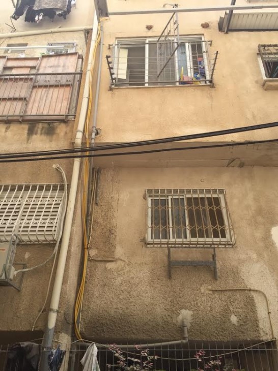 החלון-ממנו נפלה הילדה