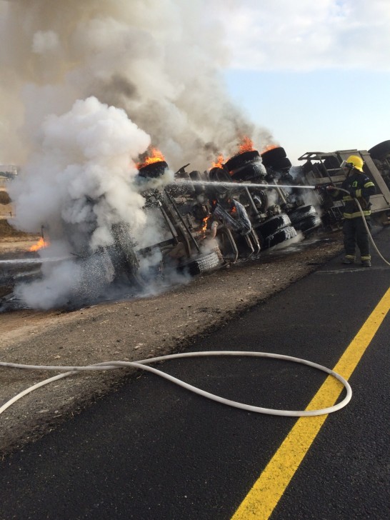 התהפכות משאית בכביש 264
