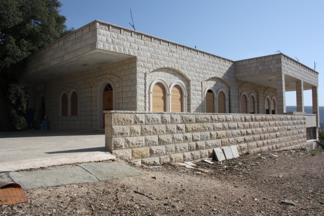 נבי חזורי. צומת סיירת אגוז. דרוזי. בתהליך הלבנה