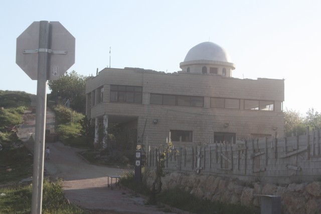 נבי איליה. רמת הגולן ליד מסעדה. מחוץ לתכנית מתאר. צו הריסה שיפוטי - הולבן