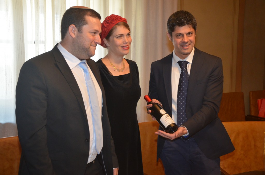 יצרנית יין מהשומרון מעניקה יין נשיא מחוז וולטלינה