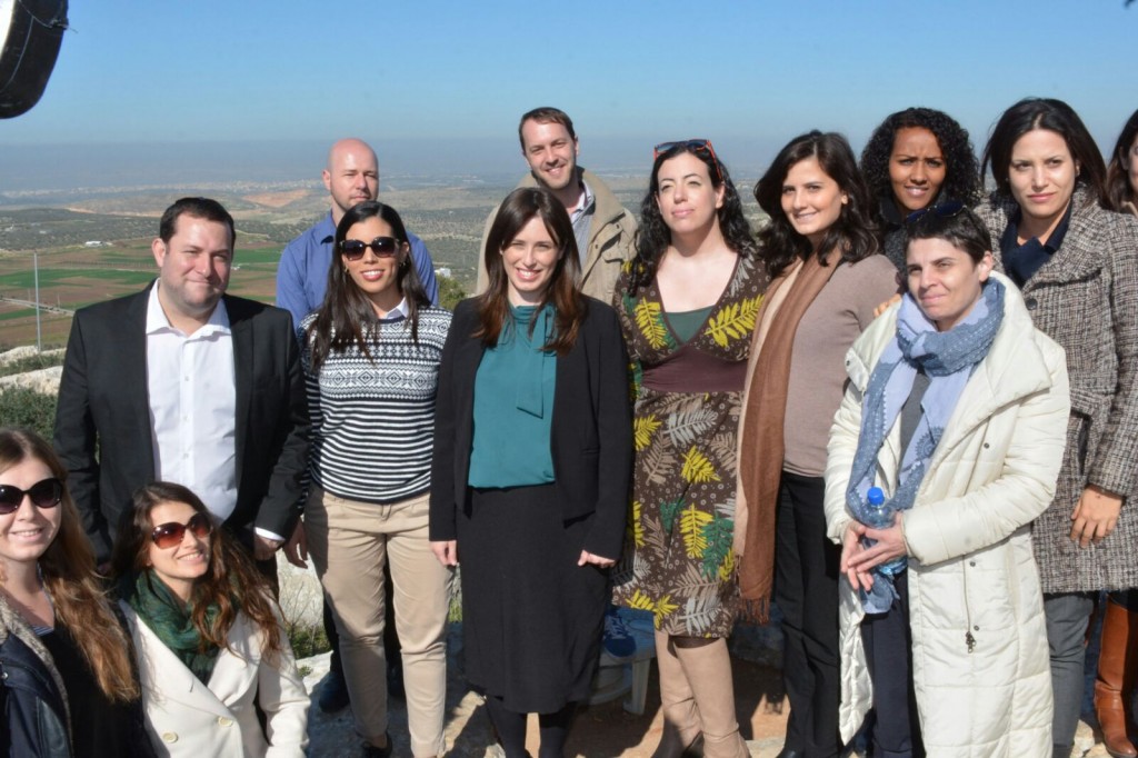 Arjg_n_u-DKn039rBzYRRoGuSfTsR-XuNRp1vpaIW3Vq