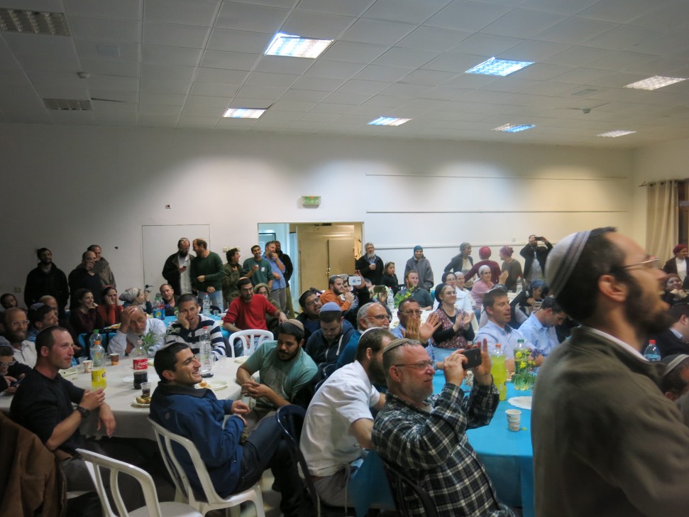 חוגגים בישוב