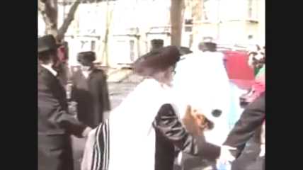 פורים חרדים לונדון.mp4_000070109