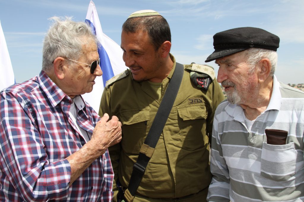 Commander of the Etzion Brigade, Colonel Amit Yamin (C) seen with Yehuda Neuman (L) and Yaakov Lanido (R), two fighters from the battle of Kfar Etzion in 1948, seen at a memorial service held at the Russain Orthodox monastery on April 25, 2014. Photo by Gershon Elinson/FLASH90 *** Local Caption *** àìî òîéú éîéï îçè âåù òöéåï òí ùðéí îìåçîé úùç áâåù òöéåï áàæëøä áîéðæø äøåñé. îéîéðå éò÷á ìðéàãå áùîàì éäåãä ðåéîï