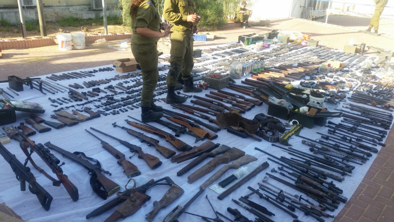 оружие изъятое у террористов. орудие террористов. талиб со стингером. огнестрельное оружие террористов. оружие изъятое у террористов.