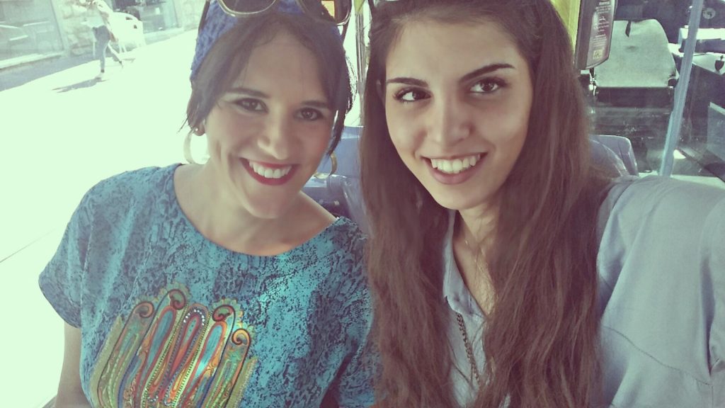 מסכמות ראיון עם סלפי ברכבת (צילום: לינוי משעלי)