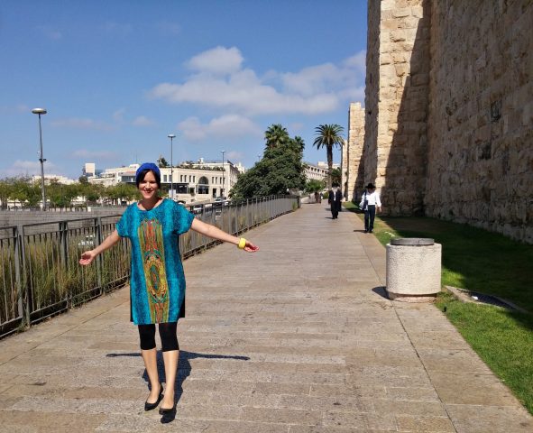 מרגישה חופשיה בעיר שחומות סביב לה(צילום:לינוי משעלי)