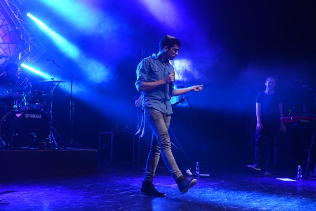 "שהייתי בתיכון מי חלם שזה יקרה". חנן בן ארי בהופעה באירוע פתיחה.