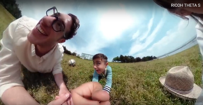 מצלמת ריקו 2