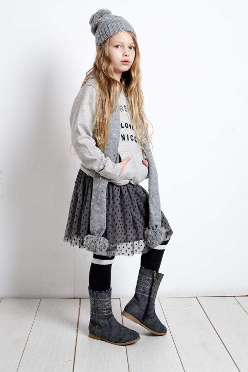 חצאית-טוטו-109.90שח סווטשרט-69.90שח (צילום: הילה שייר)