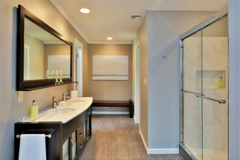 חדר האמבטיה (צילום: Trulia)