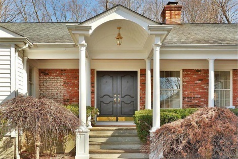 מבט מבחוץ לבית של הילרי (צילום: Trulia)