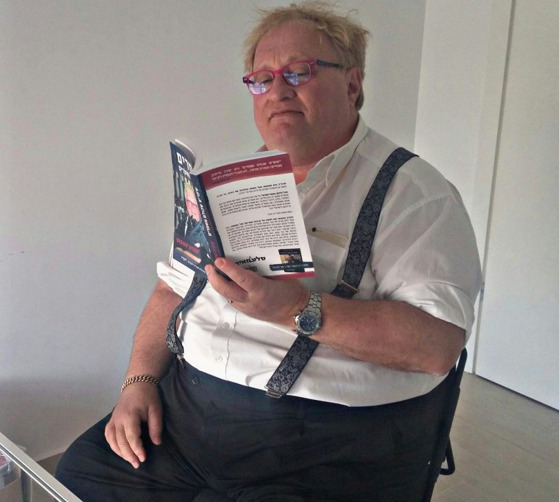 שעת סיפוק- טוביה וספרו החדש (צילום: לינוי משעלי )