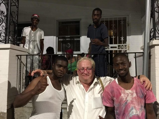 לא מפספס ביקור מקרוב (צילום: איזי טננבום)