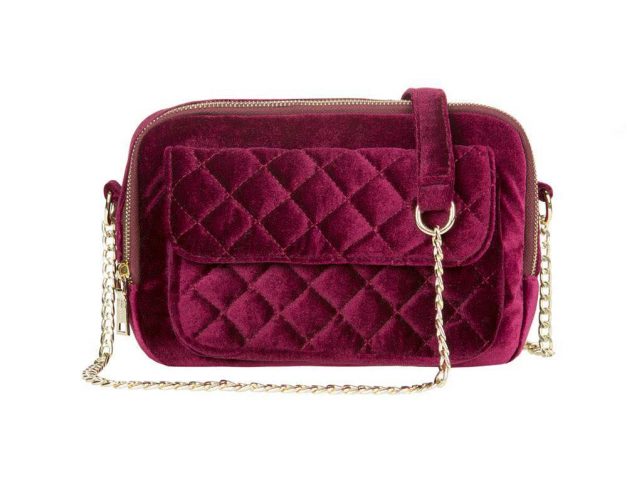 תיק קטן מקטיפה | פול אנד בר 129.90 ש"ח (צילום יח"צ)