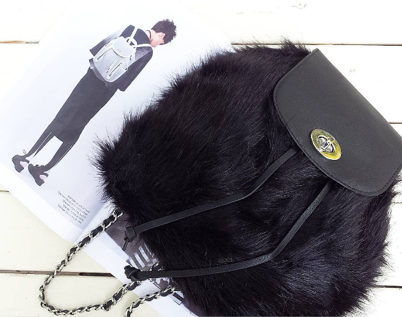 חייבת להוסיף צבע שחור לכל לוק (צילום מתןך אינסטגרם)