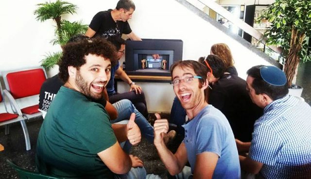 בודקים תפאורה 