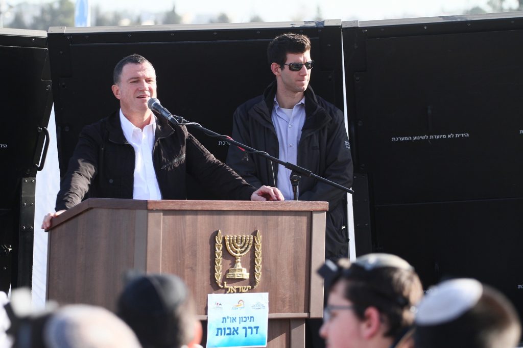 יולי אדשלטיין נושא דברים