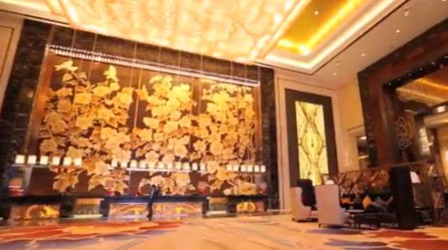 אחד מבתי המלון של ואנג ג'יאנלין (צילום מסך)