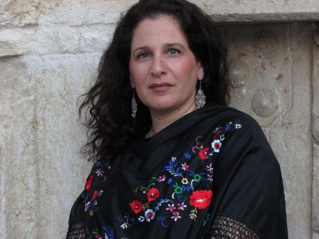 פסטיבל מואר. "שורשים במסע הזמן". רקפת אמסלם