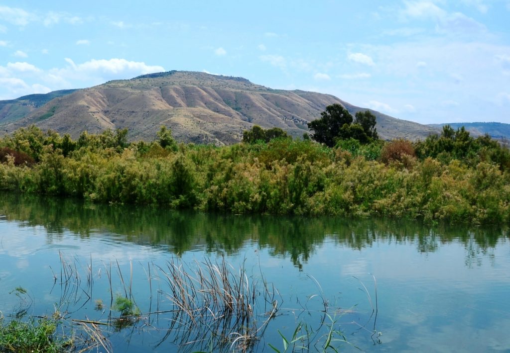 שפך נחל סמך אל הכינרת- לכיוון חוף כורסי- שביל סובב - כינרת