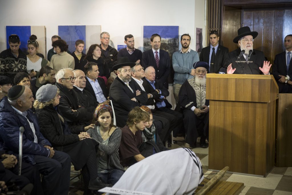 Rabbi Meir Lau speaks during the funeral of Yaakov Neeman, a former Israeli lawyer, former Minister of Justice and Minister of Finance, at Shlomo Hall in Jerusalem, on January 2, 2017. Photo by Hadas Parush/Flash90 *** Local Caption *** יעקב נאמן הלוויה לוויה הרב מאיר לאו