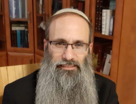 הרב בני לאו מטעה גם פסיכולוגית וגם הלכתית