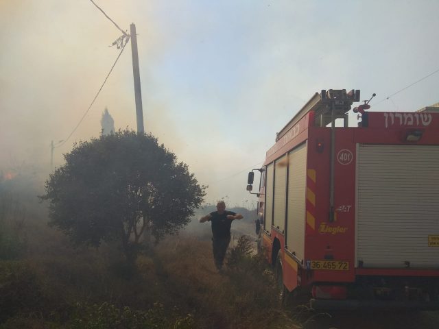 שריפה יצהר אוגוסט 4 צילום: רפאל ליבור