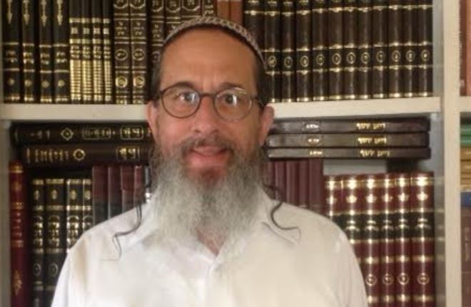 מאחורי הקלעים של שו"ת ה-SMS של הרב אבינר