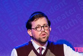 אני לא זוכר את שמה, אבל תודה לבת השירות שסייעה