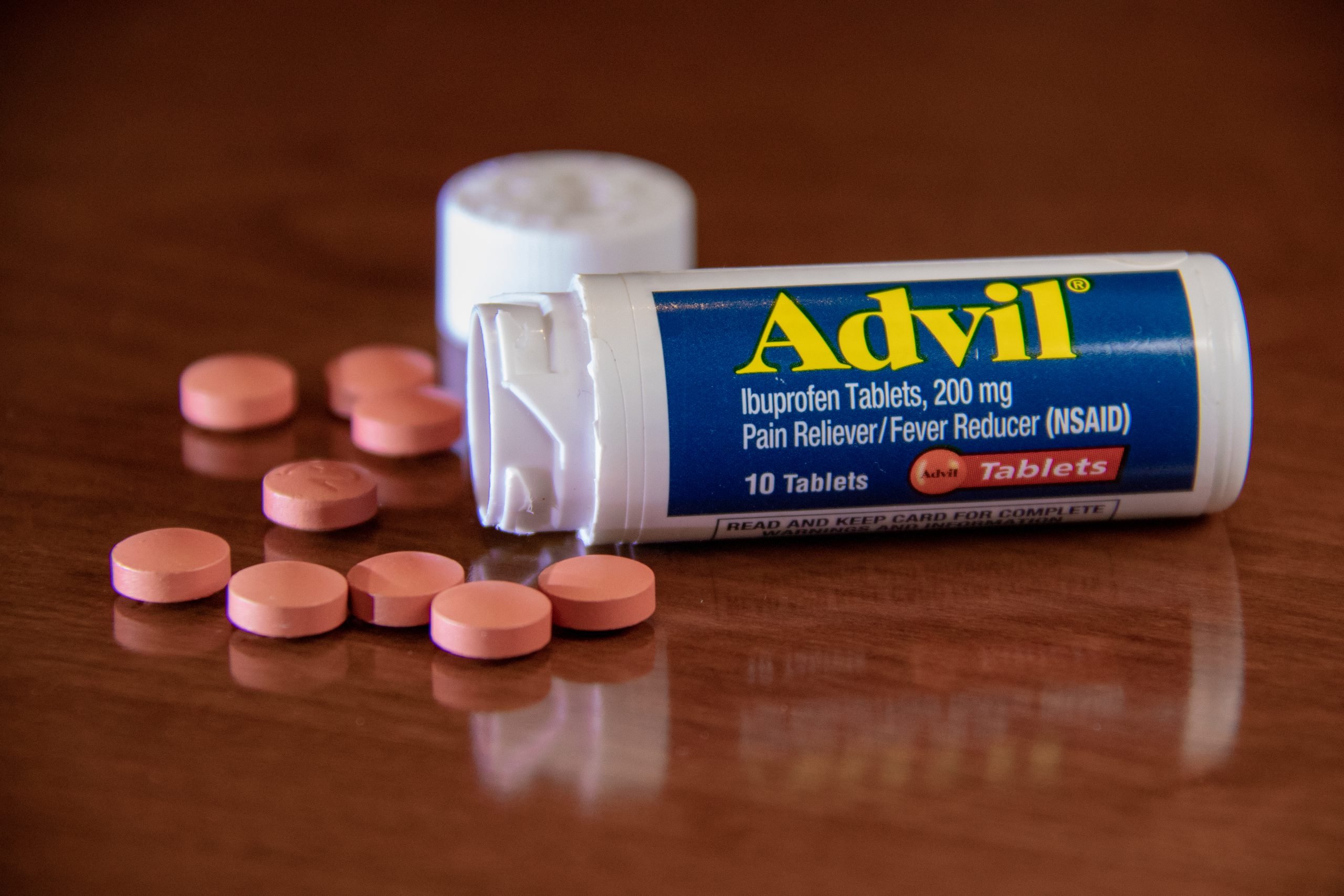 Ибупрофен от похмелья. Ибупрофен Advil. Адвил американские таблетки. Advil 400 таблетки. Advil Ibuprofen таблетки.