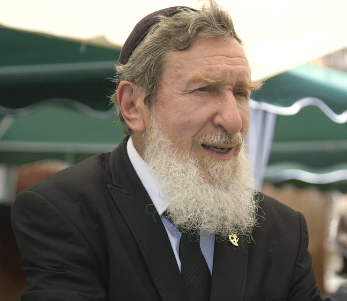 האם מותר לדווח על חולה שמסרב לשהות בבידוד?