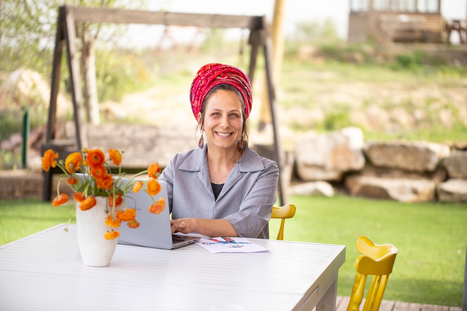 אנחנו צריכים לקחת את הכסף ולהעביר אותו הלאה