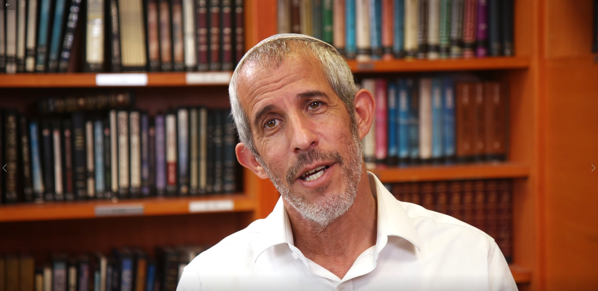 זוכר את ידו החמה והמנחמת של הרב נריה