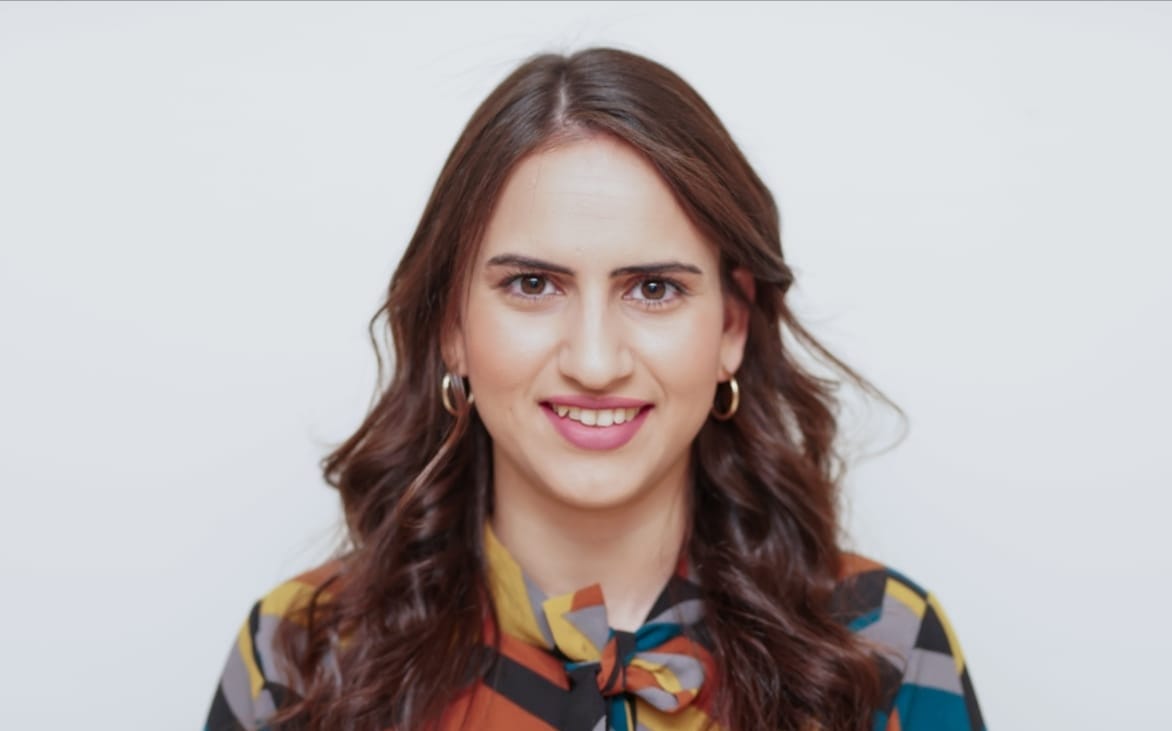 אוי לה לקרן פלס שהעזה